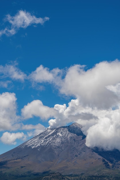 Actieve vulkaan Popocatepetl in Puebla Mexico, een van de hoogste bergen van het land