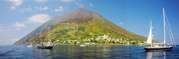 Actieve vulkaan Stromboli op eolische eilanden