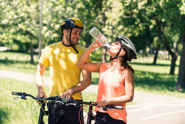 Photo active couple taking a break