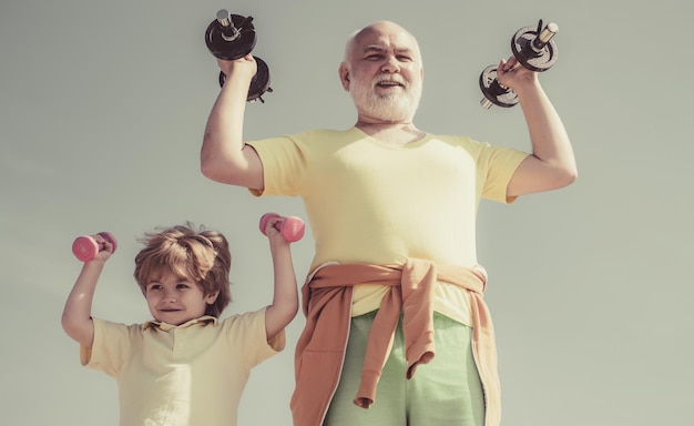 Фото Активный здоровый образ жизни для семьи концепция мотивации и спорта дедушка и внук с ду