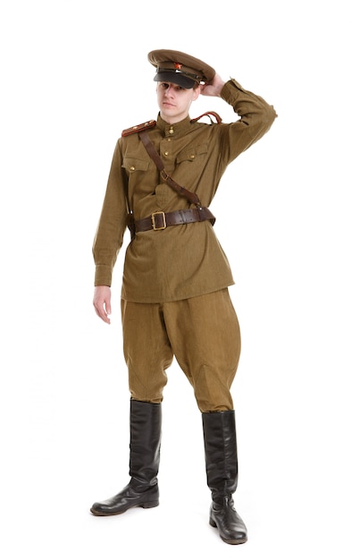 Attore vestito con uniformi militari durante la seconda guerra mondiale