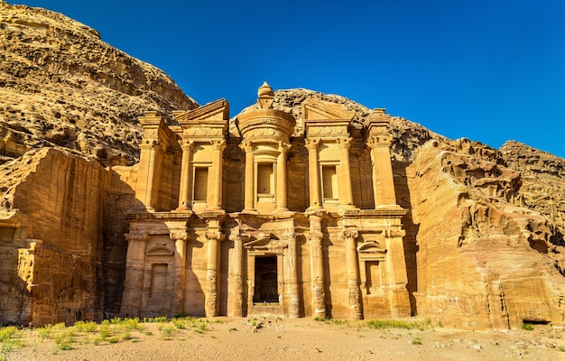 Ad Deir, het klooster in Petra - Jordanië. UNESCO-erfgoed