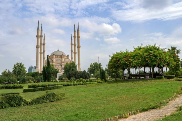 Adana Sabanci Centrale Moskee / Turkije. Reizen concept foto.