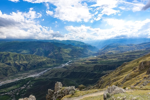 Adembenemend uitzicht op de bergen in Dagestan Kaukasus Rusland 2021