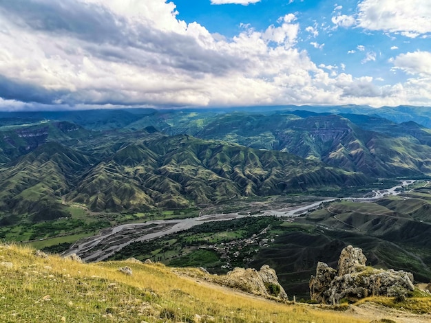 Adembenemend uitzicht op de bergen in Dagestan Kaukasus Rusland 2021