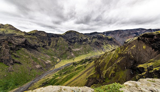 Adembenemend uitzicht vanaf een heuvel naast Eyjafjallajokull IJsland