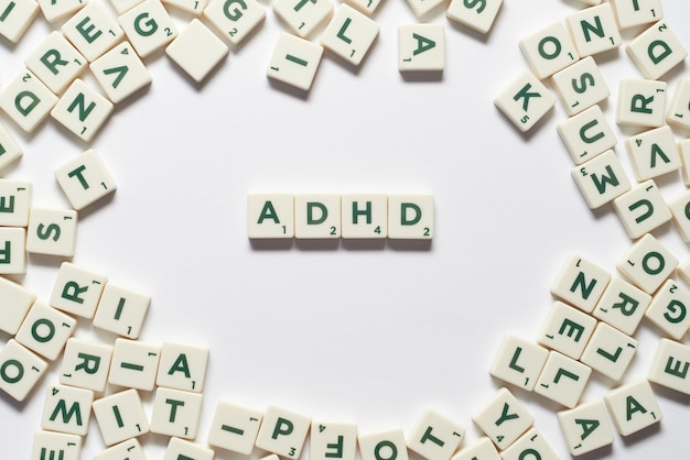 Adhd gevormd uit scrabble-blokken