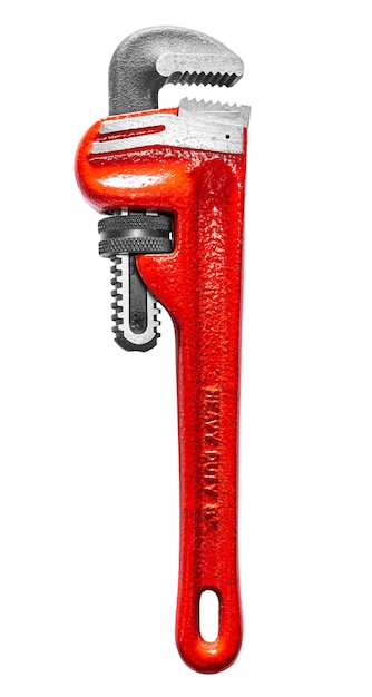 Регулируемый трубный ключ с красной металлической ручкой для затяжки болтов, гаек и труб, изолированных на белом