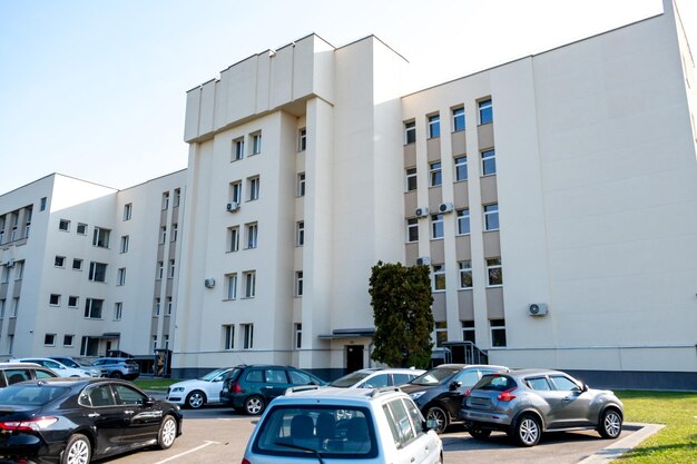 市の中心部にある行政の建物