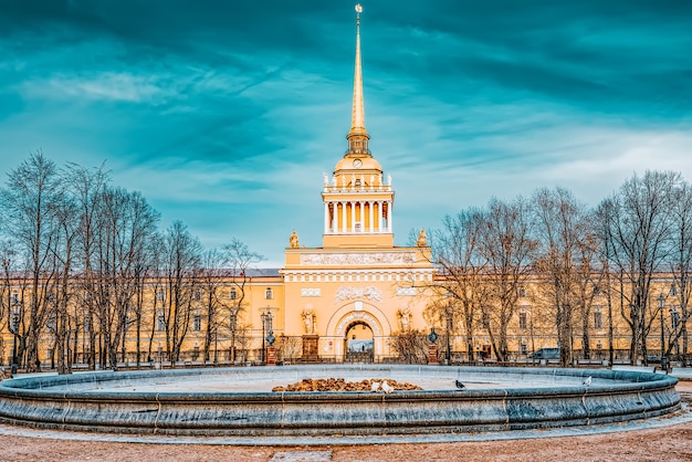 Здание Адмиралтейства у Сенатской площади. Санкт-Петербург. Россия.