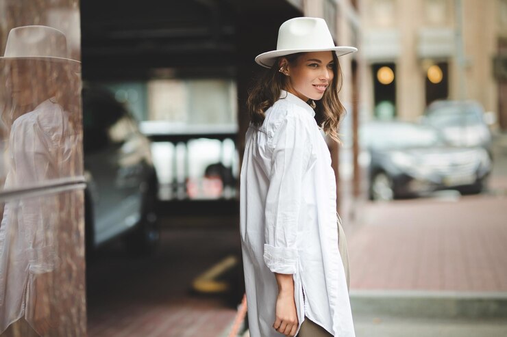 Photo adorable beautiful young woman expresses happiness wears fashionable clothes and hat