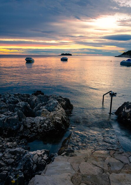 Foto costa adriatica della croazia al tramonto