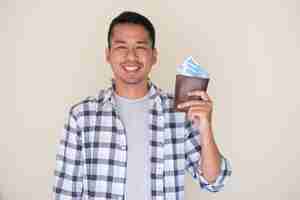 Photo adult asian man smiling happy while showing his wallet full of paper money