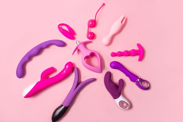 ピンクの壁に大人のおもちゃ、セックスセット
