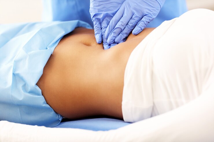 Photo adult woman having a visit at female doctor's office