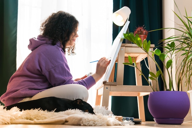 Photo the adult woman painting by numbers indoors