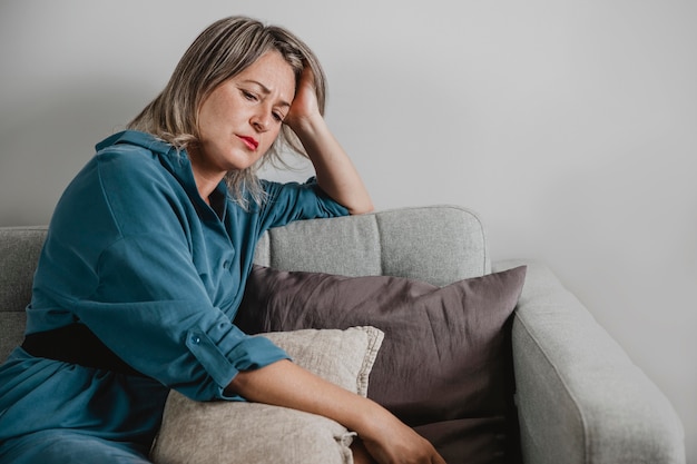 Photo adult woman stressing out at home