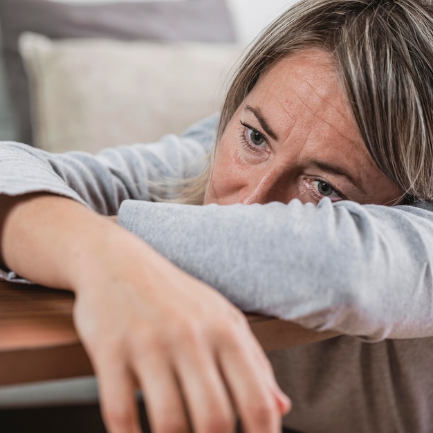 Photo adult woman stressing out at home