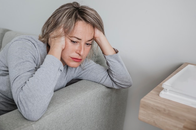 Photo adult woman stressing out at home