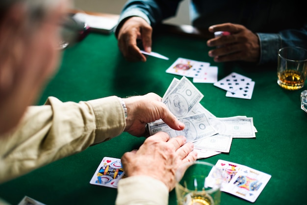 Photo adults socialising and playing cards