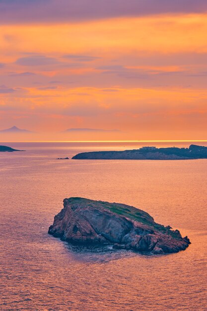 夕日に島々が見えるエーゲ海