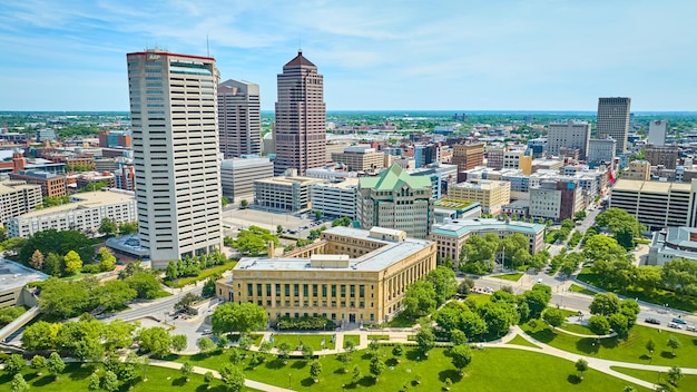 AEP-gebouw met brede stad Columbus Ohio luchtfoto