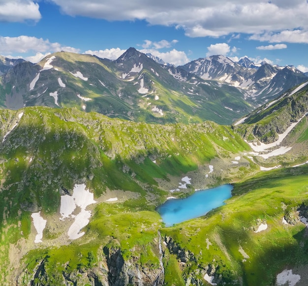 Воздушная красивая летняя панорама пейзажа