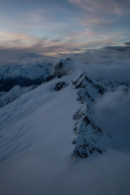 空中カナダの山の風景自然の背景