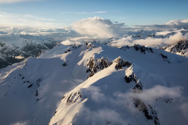 空中カナダの山の風景自然の背景