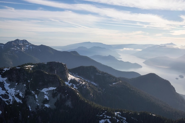 空中カナダの山の風景自然の背景