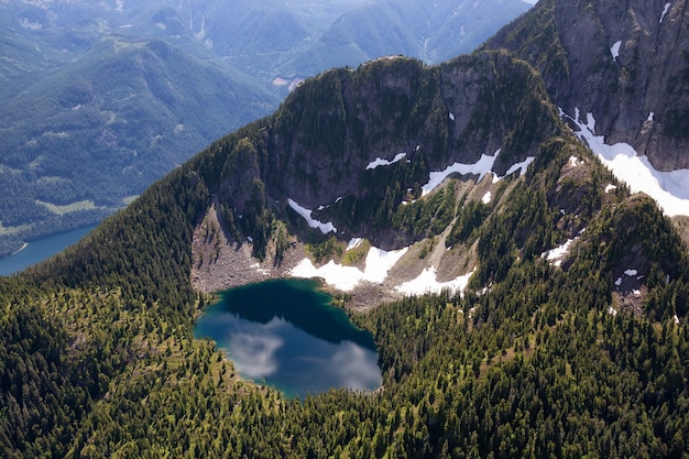 空中カナダの山の風景