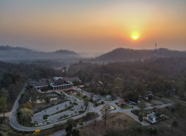 写真 タイのランパーン市の空中ドローンビュー