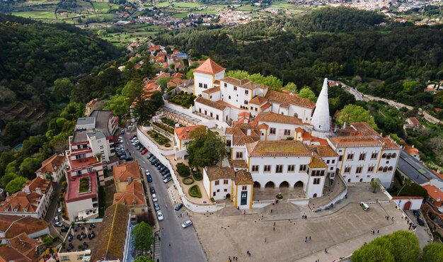 신트라 국립 궁전(Sintra National Palace)의 신트라 포르투갈(Sintra Portugal) 구시가의 공중 무인 항공기 전망 유명한 관광지