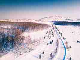 Photo aerial drone view of snow-covered road in countryside at sunset. beautiful winter landscape. south ural, russia