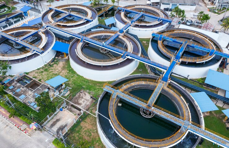 Photo aerial drone view top up from clarifier sedimentation tank
