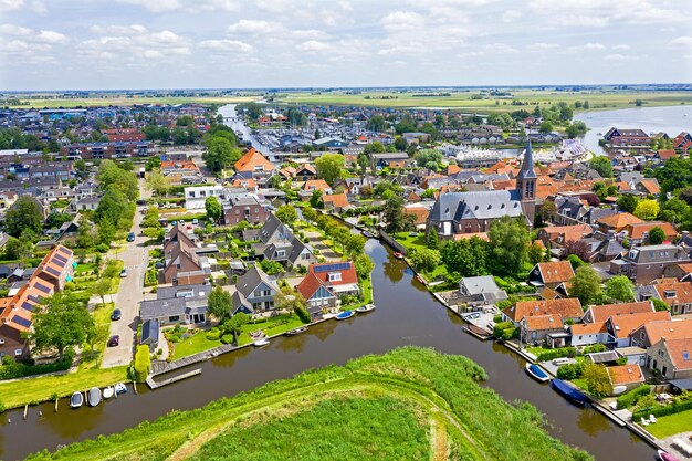 Foto aereo dalla città di heeg in friesland, paesi bassi