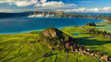 Photo aerial lake toba and samosir island view from above sumatra indonesia