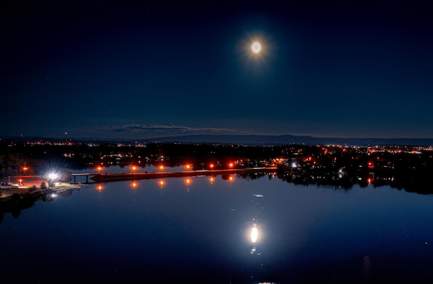 사진 미국 테네시 주 윈체스터에 있는 팀스 포드 호수 (tim ford lake) 의 야간 풍경 (aerial night view)