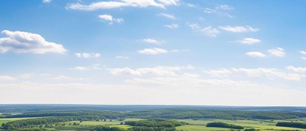 写真 耕地のある丘陵地帯の空中パノラマ