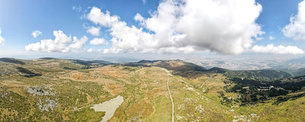 Foto panorama aereo della montagna vitosha, bulgaria