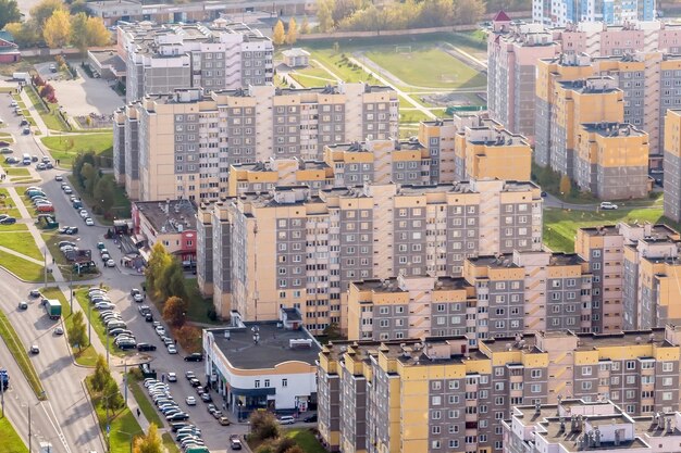 고층 주거 단지 및 도시 개발의 높이에서 공중 파노라마 보기