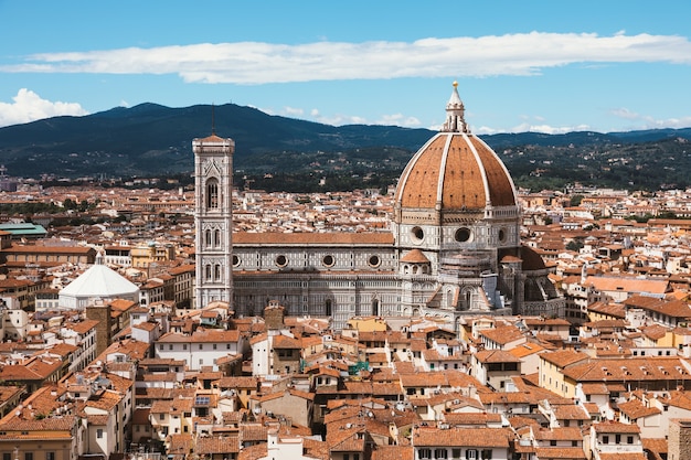 베키오 궁전(Palazzo Vecchio)에서 피렌체(Florence) 구시가지와 산타 마리아 델 피오레 성당(Cathedral of Saint Mary of the Flower)의 탁 트인 전망