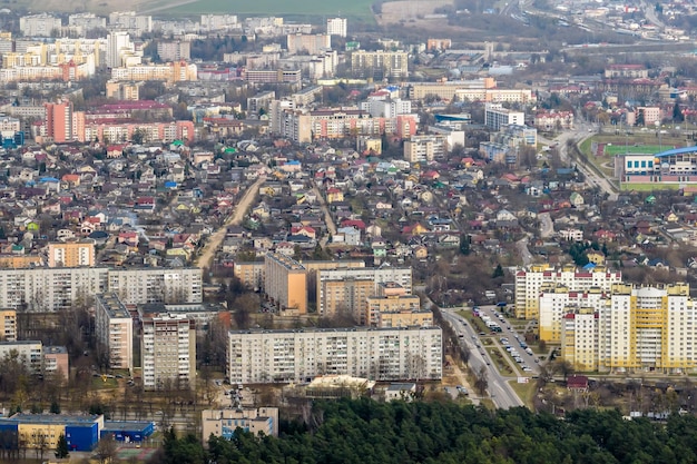 Панорамный вид с воздуха на жилой район высотных зданий