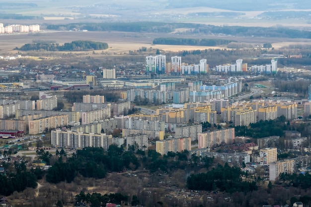 Панорамный вид с воздуха на жилой район высотных зданий