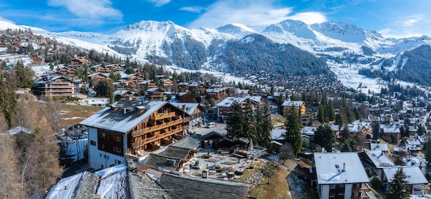 Photo aerial panoramic view of the verbier ski resort town in switzerland
