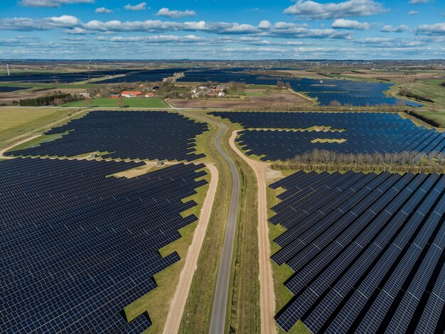 Foto foto aerea del parco solare di 340 ettari a hjolderup a ovest di aabenraa