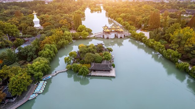 Yangzhou의 중국 정원 풍경 항공 사진