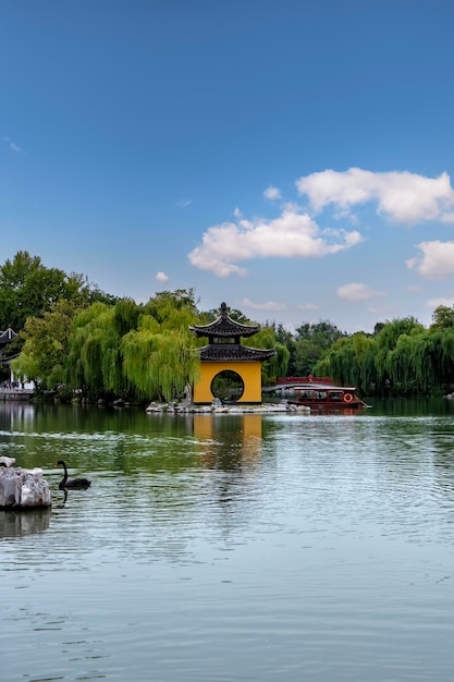 揚州の中国庭園風景の航空写真