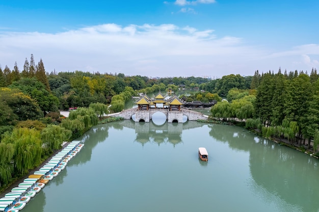 揚州の中国庭園風景の航空写真