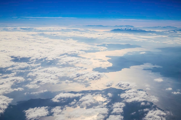 Photo aerial photography blue skyline with mountain landscape